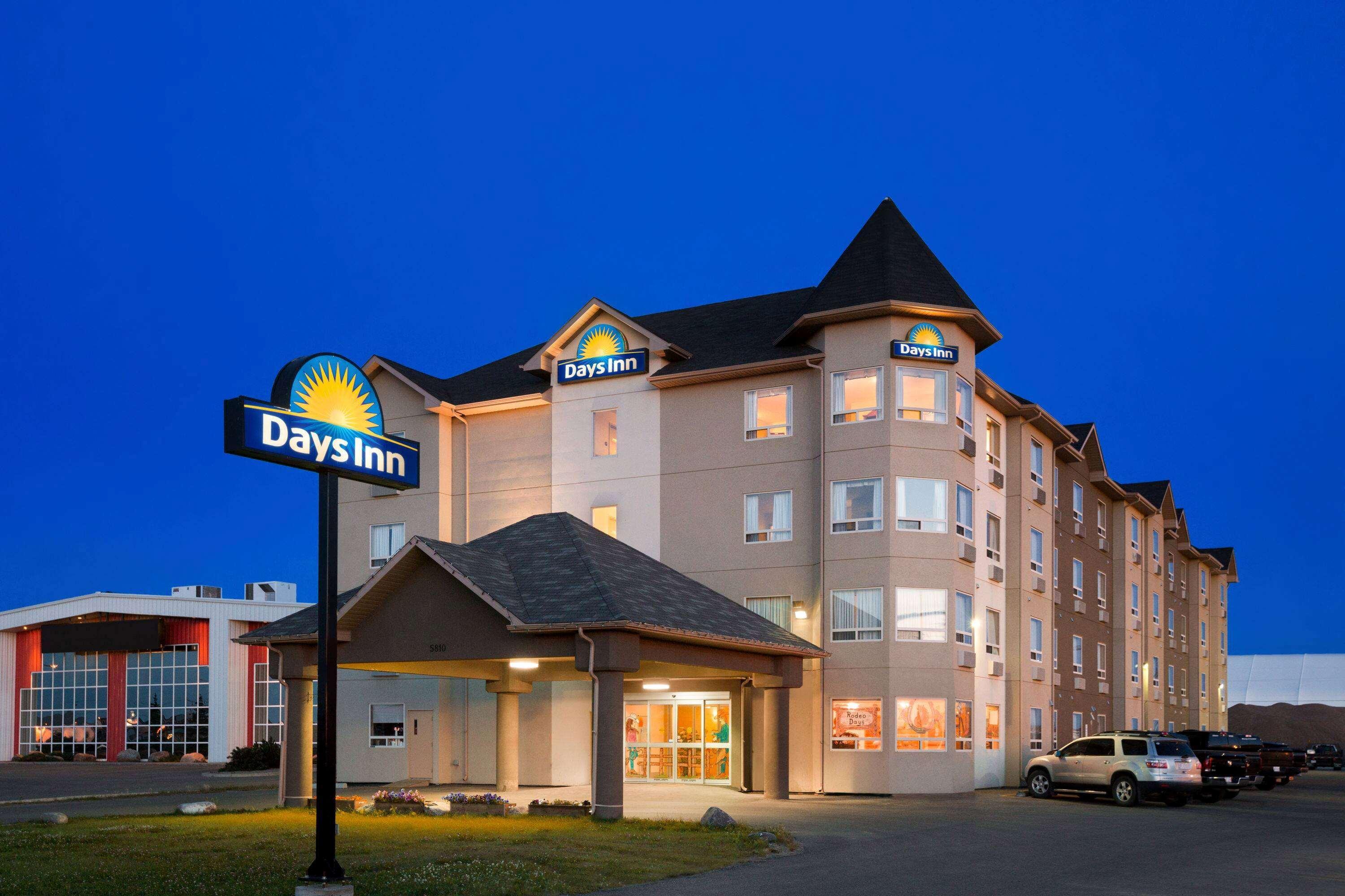 デイズ イン バイ ウィンダム ボニービル Bonnyville エクステリア 写真